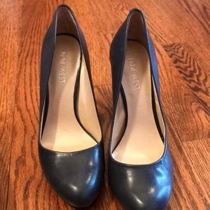 Nine West Dark Grey Leather Round-Toe Pumps